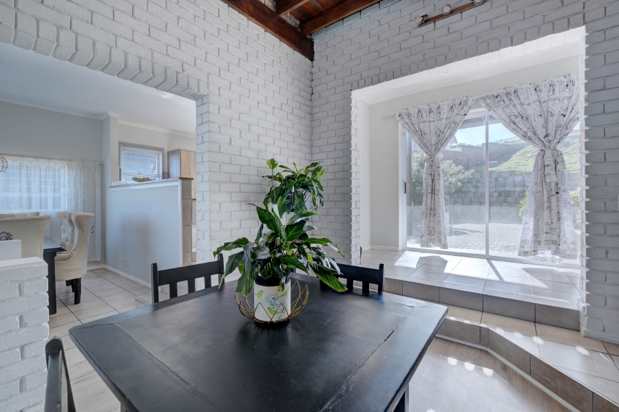 4 Bedroom Property for Sale in Seaview Eastern Cape